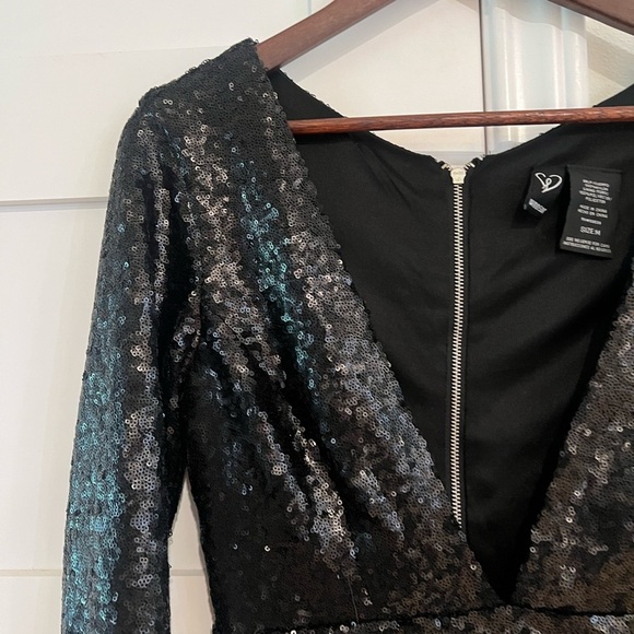 Windsor Black Sequin Side-Scrunch Low Cut Sequin Mini Dress Size Medium EUC - Picture 2 of 4